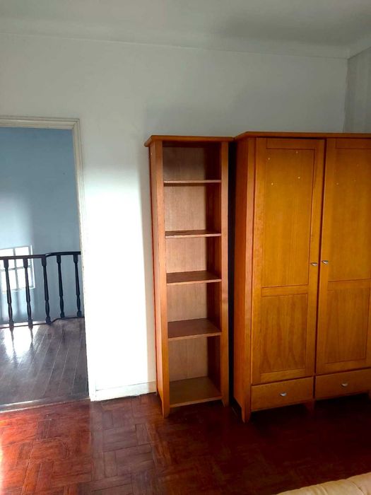 Conjunto de quarto - Cama Individual, Roupeiro, Estante, e Cómoda