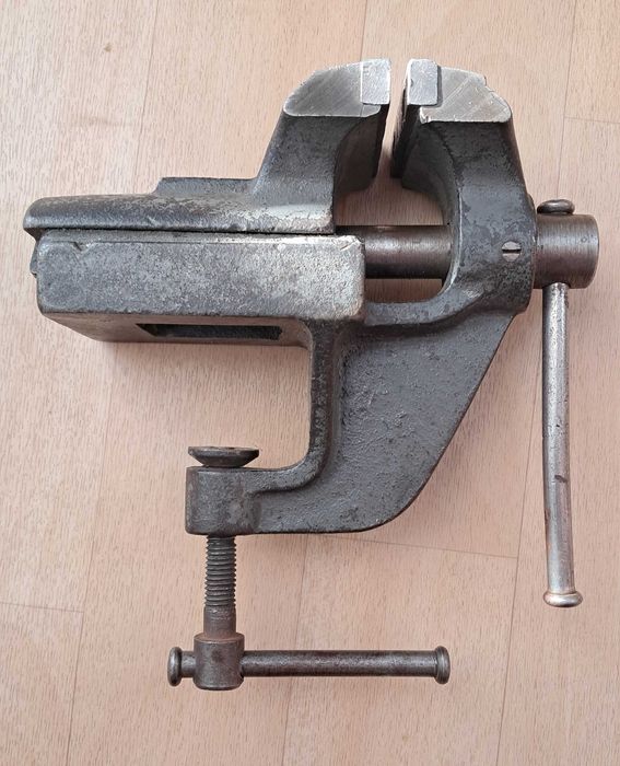 Zabytkowe solidne imadło stołowe z okresu PRL