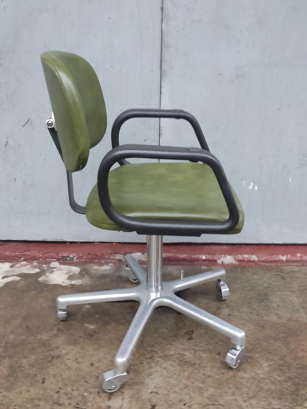 Olymp krzesło z podłokietnikami vintage fotel na kółkach