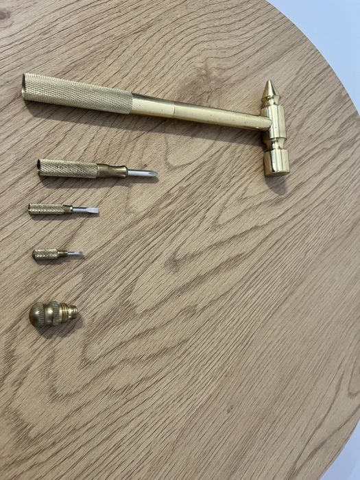 Młotek Mosiężny z Zestawem Mini Śrubokrętów Złoty Multitool
