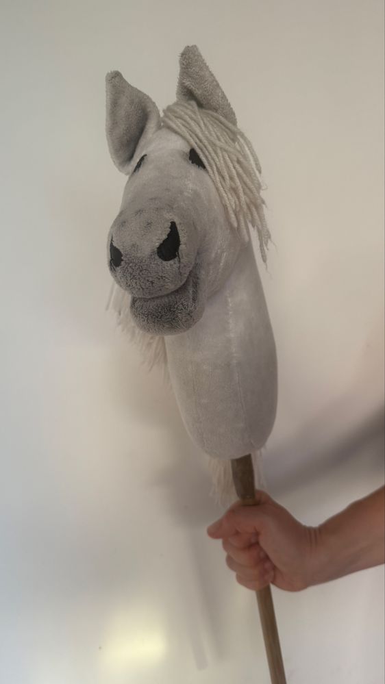 Hobby horse A4 biały konik na patyku