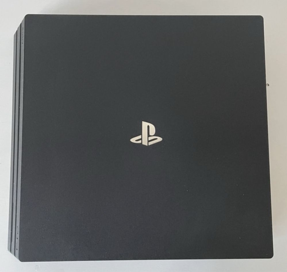 Playstation 4 pro + gry