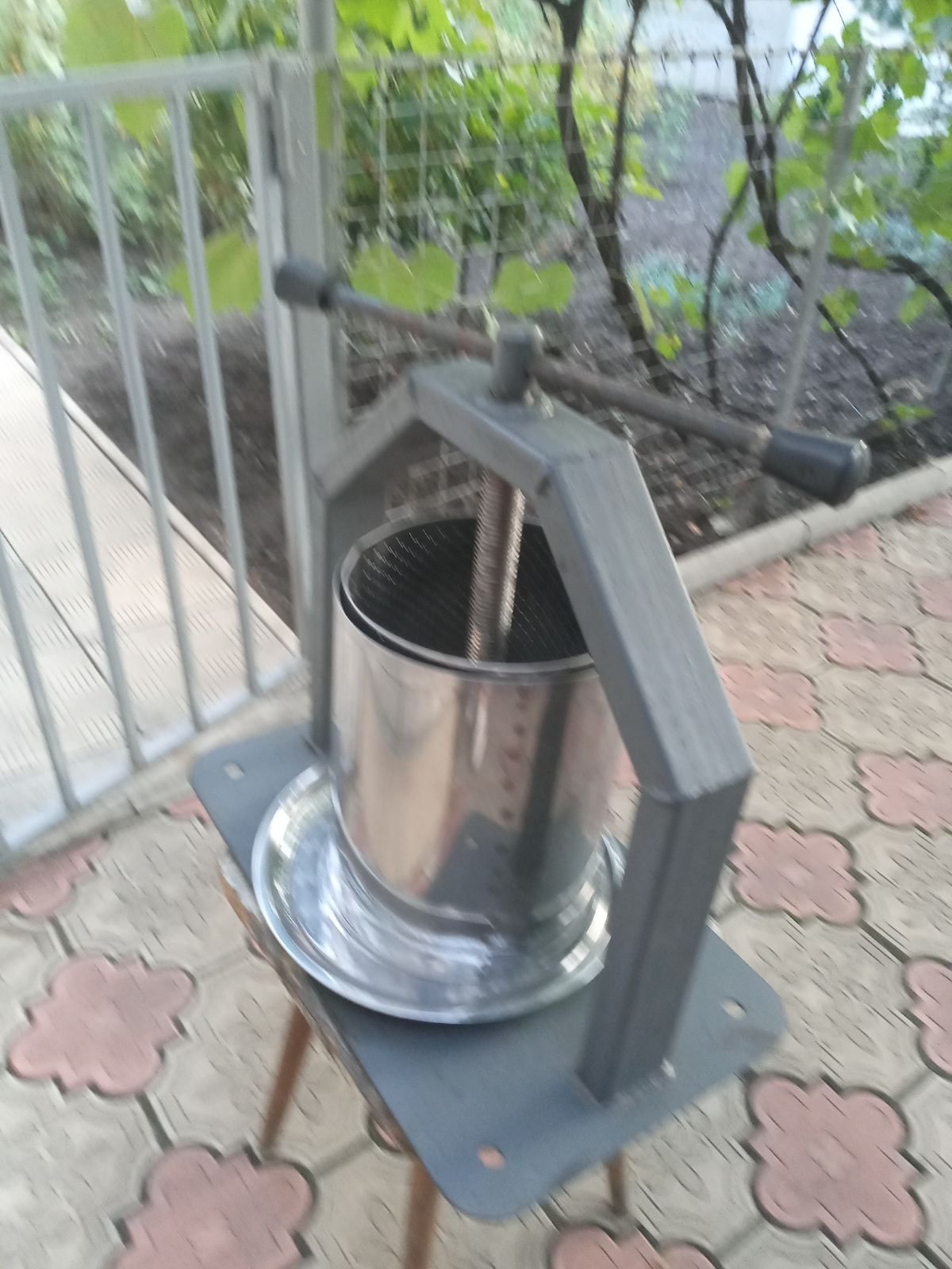 Продам пресс для винограда.