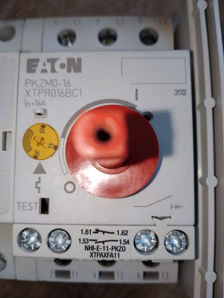 Автомат захисту двигуна  EATON PKZMO-16