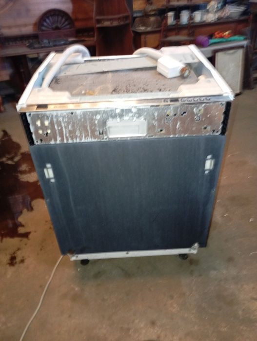 Vendo esta máquina de loiça a trabalhar muito bem