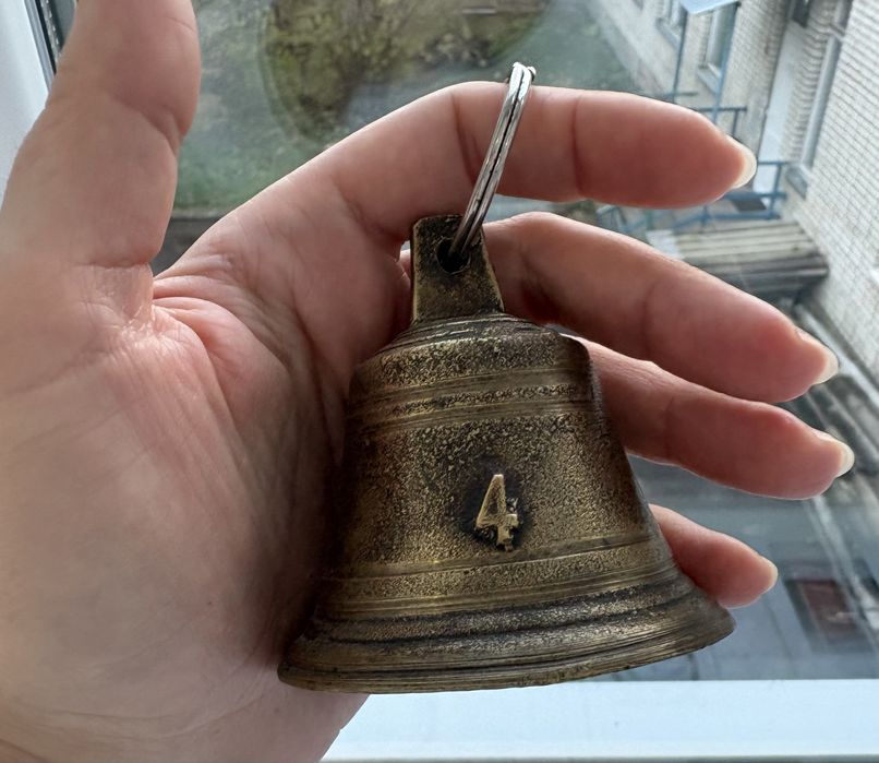 Продам металевий дзвін із маркуванням “HN” (якір)