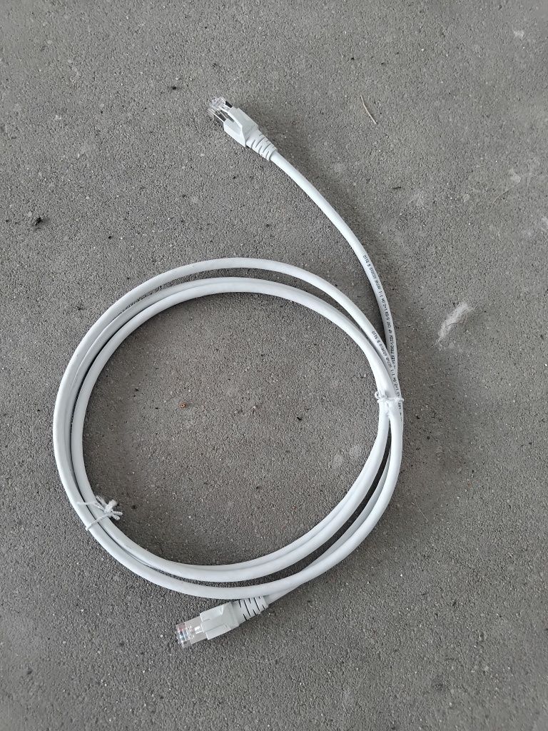 Kable internetowe.