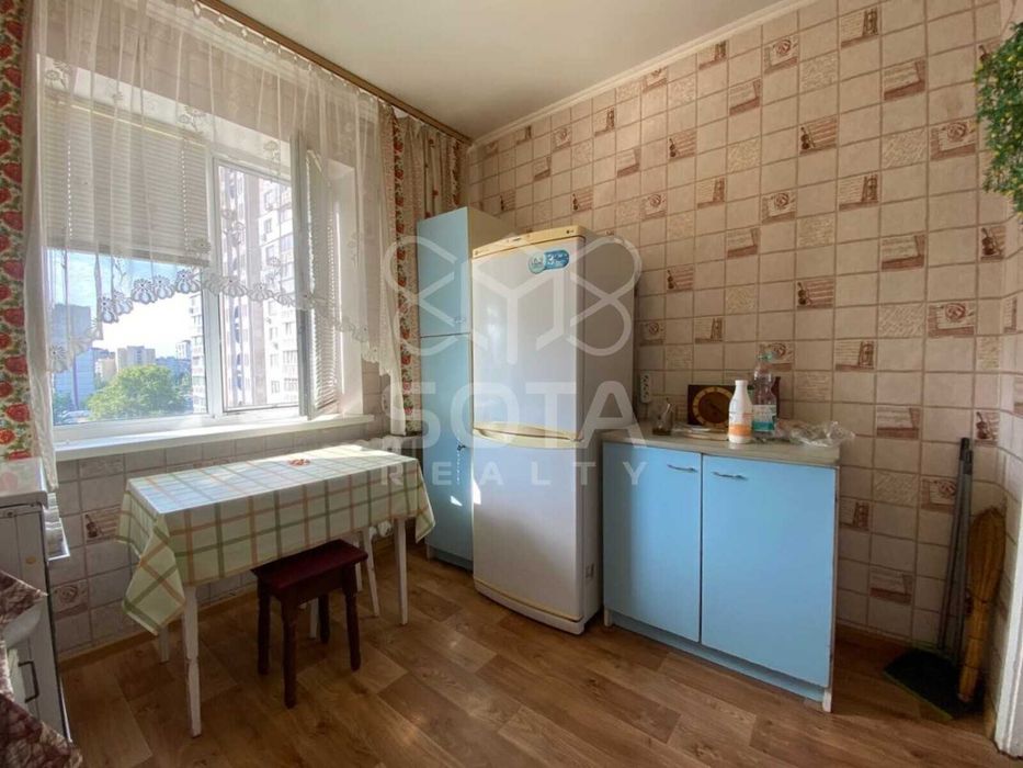 Велика 2-кімнатна квартира 7 хвилин пішки метро Героїв Дніпра, Оболонь