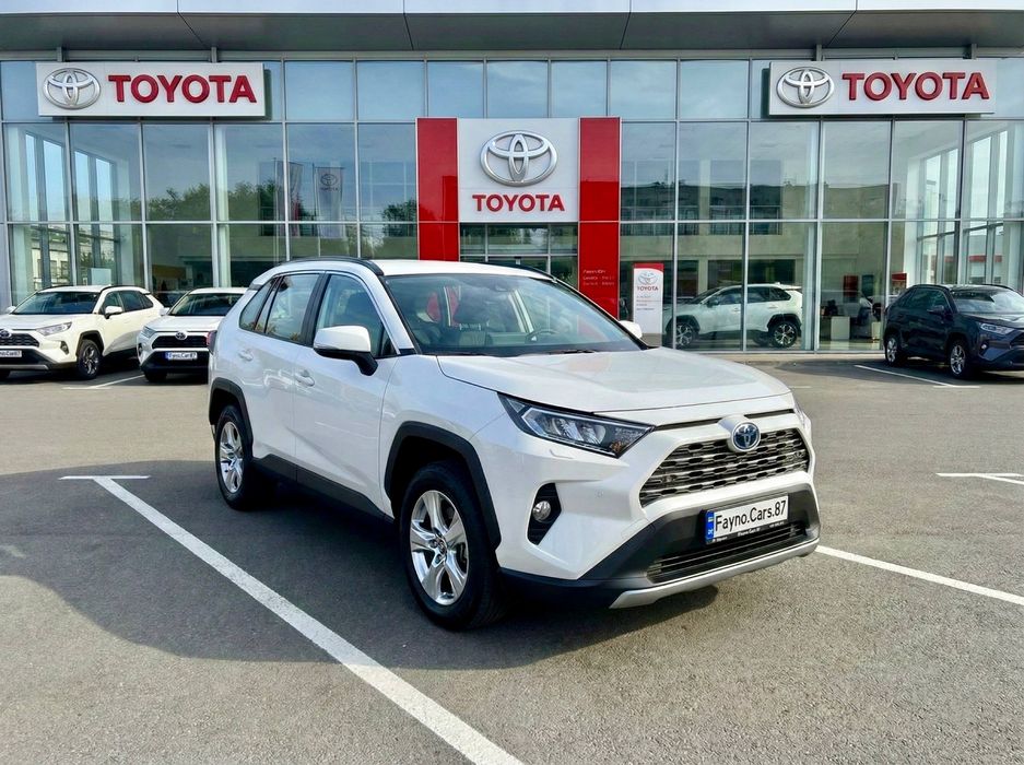 Toyota RAV4 2019 Офицеал. 2.0 Полный привод