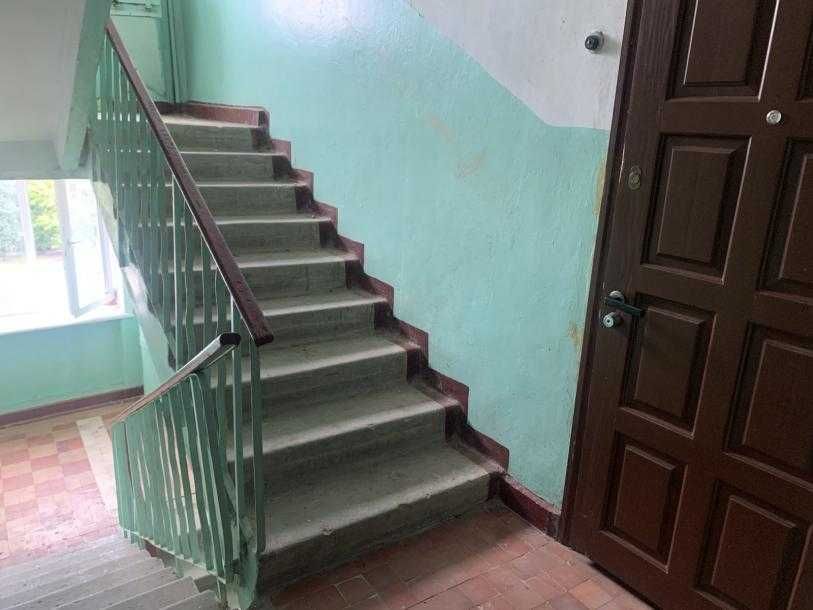 Продам 2 к. із. квартиру метро Х.Гора 12 хв пішки