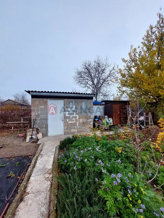 Заміський будиночок поряд із містом