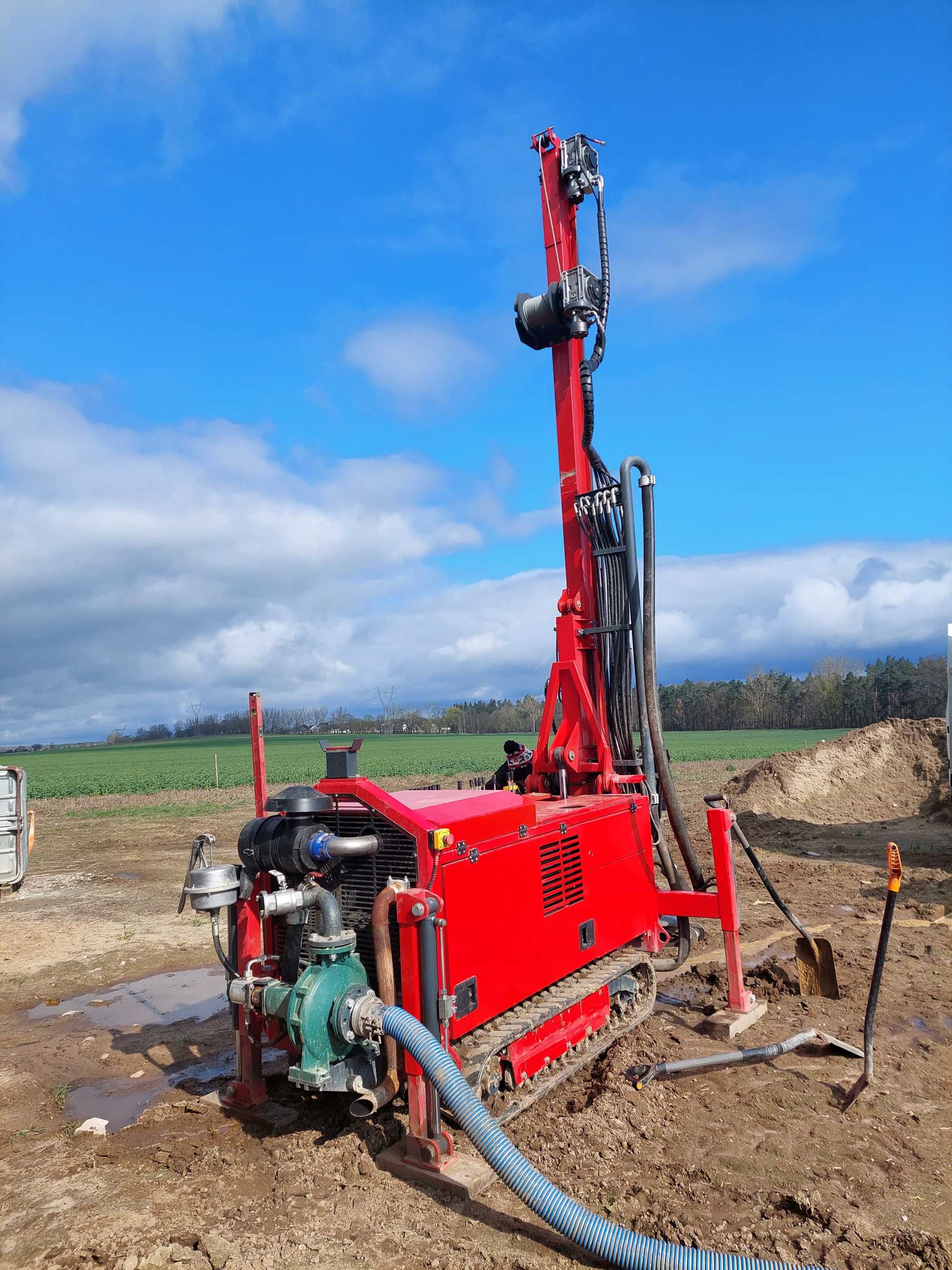 Wiertnica do studni samojezdna mobilna płuczkowa hydrauliczna