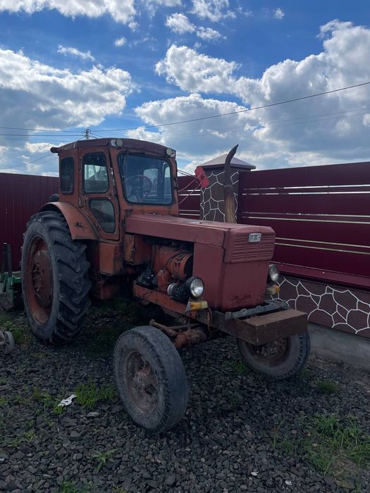 Трактор Т-40 з всім інвентарем