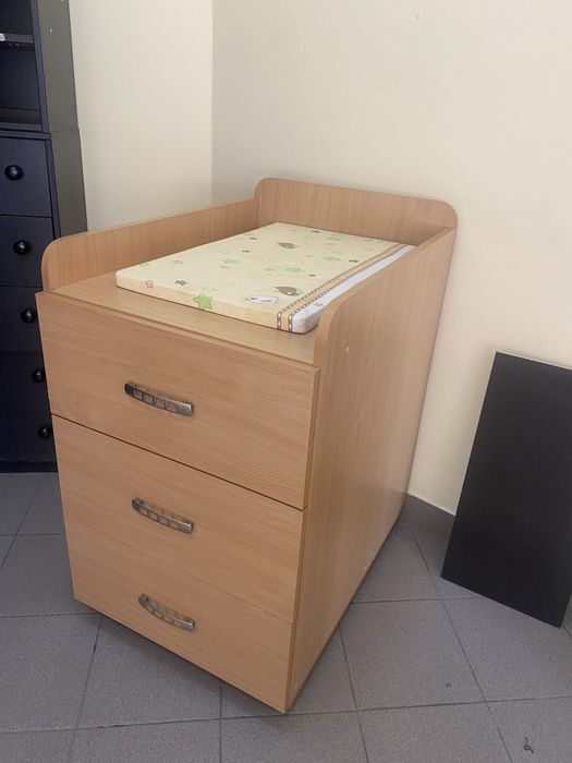 Пеленальний столик