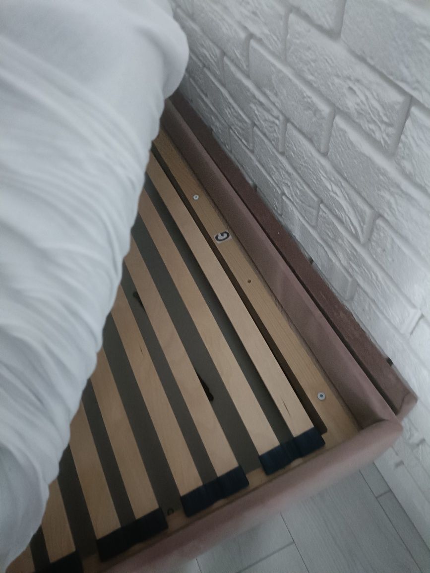 Łóżko tapczan z materacem 100x200 brudny róż MKFoam Koło KSS