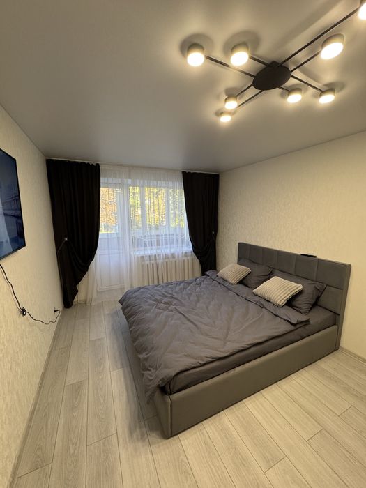 1к кв пр. Космонавтів, Мега Молл