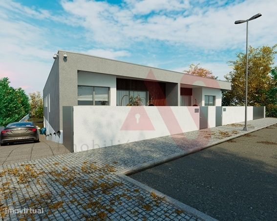 Moradia T3 Térrea Geminada Luxuosa, com 3 quartos (1 Suíte), Varanda,