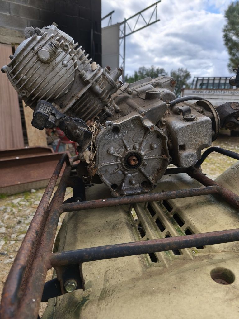 Moto 4 jianshe 250cc matrícula e outra para peças