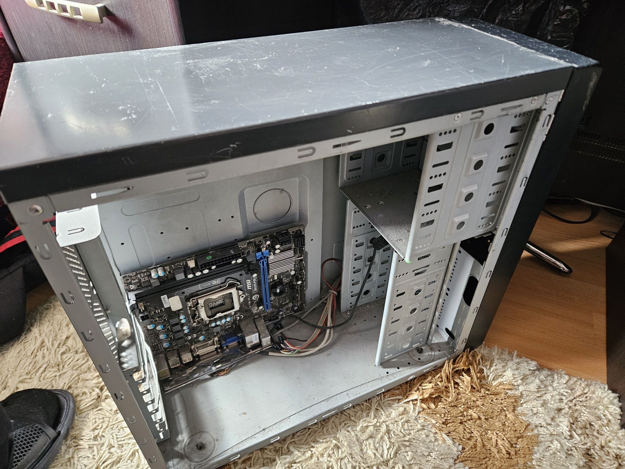 Obudowa komputera z płytą główną MSI H61M-P20