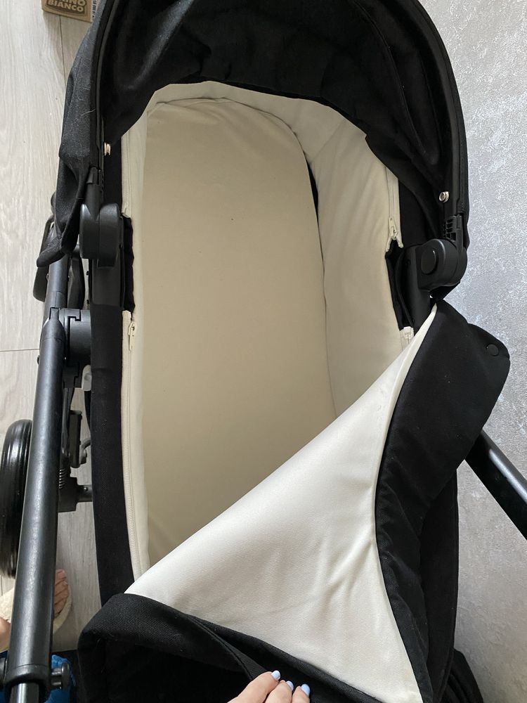 Коляска Cybex Balios S Lux 2в1 В чорному кольорі