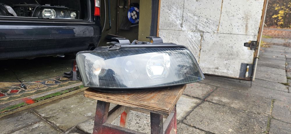 Reflektory xenon black A4 b6 lampy komplet prawa lewa