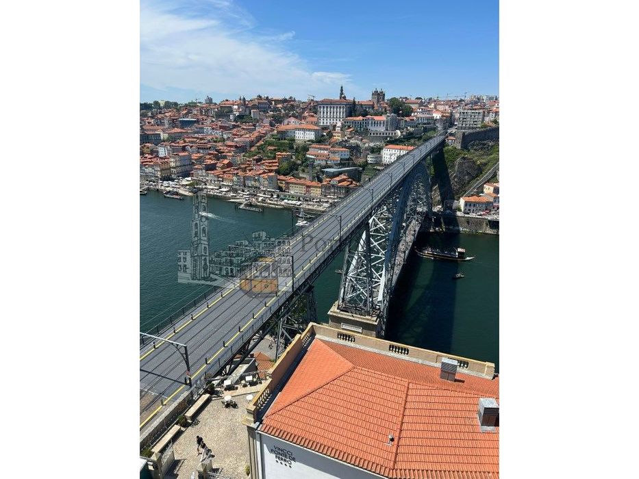 Excelente Loja À Beira Da Linha Do Metro, Em Plena Av Da República,...