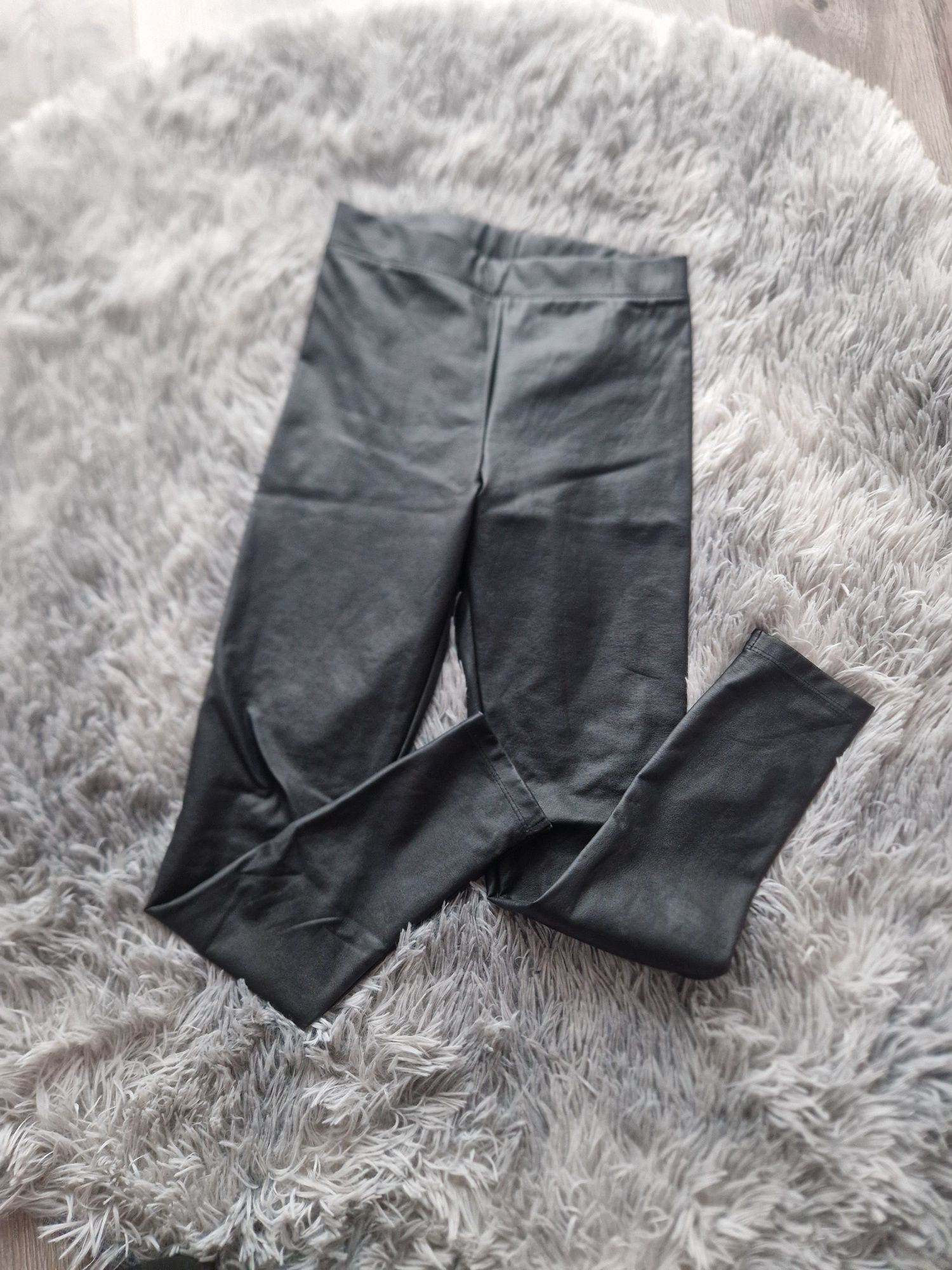 H&m nowe tregginsy czarne woskowane 140