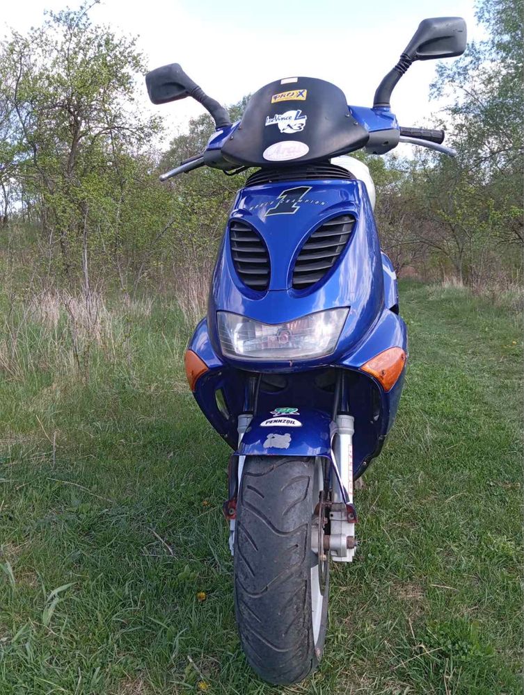 Продам скутер Aprilia sr 50.