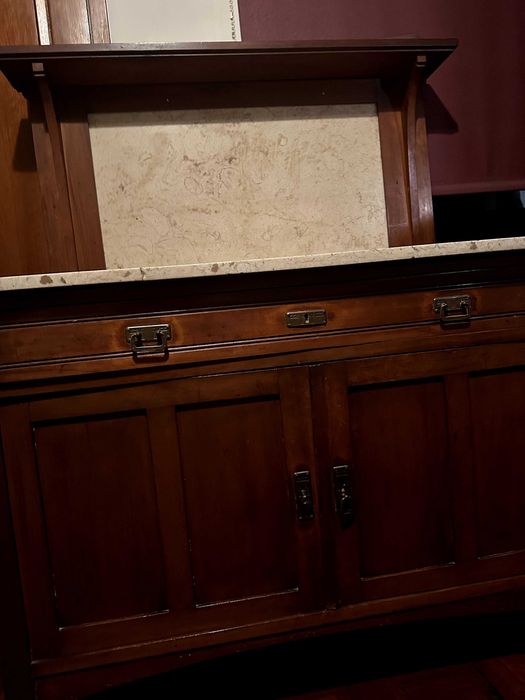 Movel antigo com base em mármore