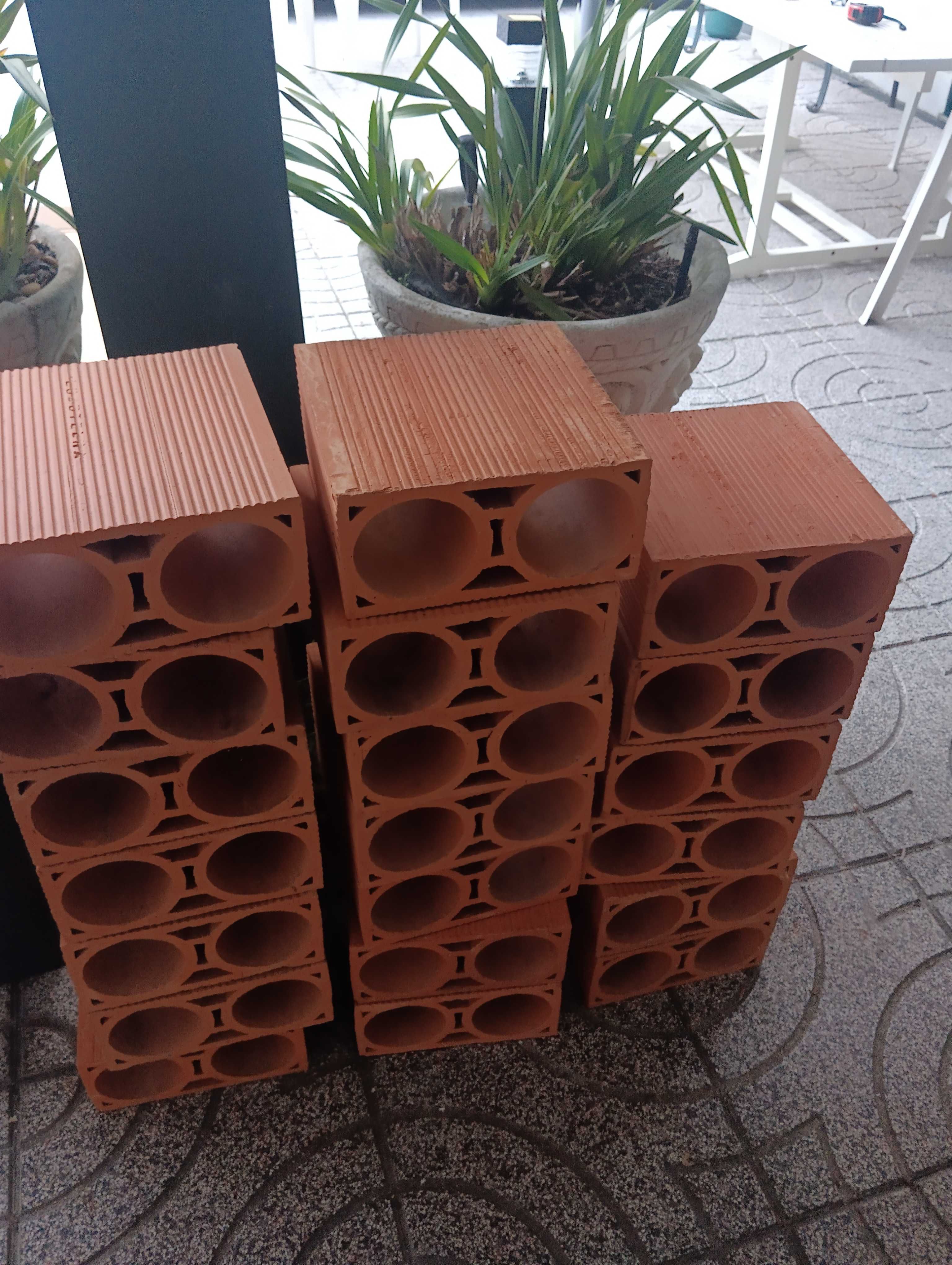 Garrafeira em tijolo em bom esty