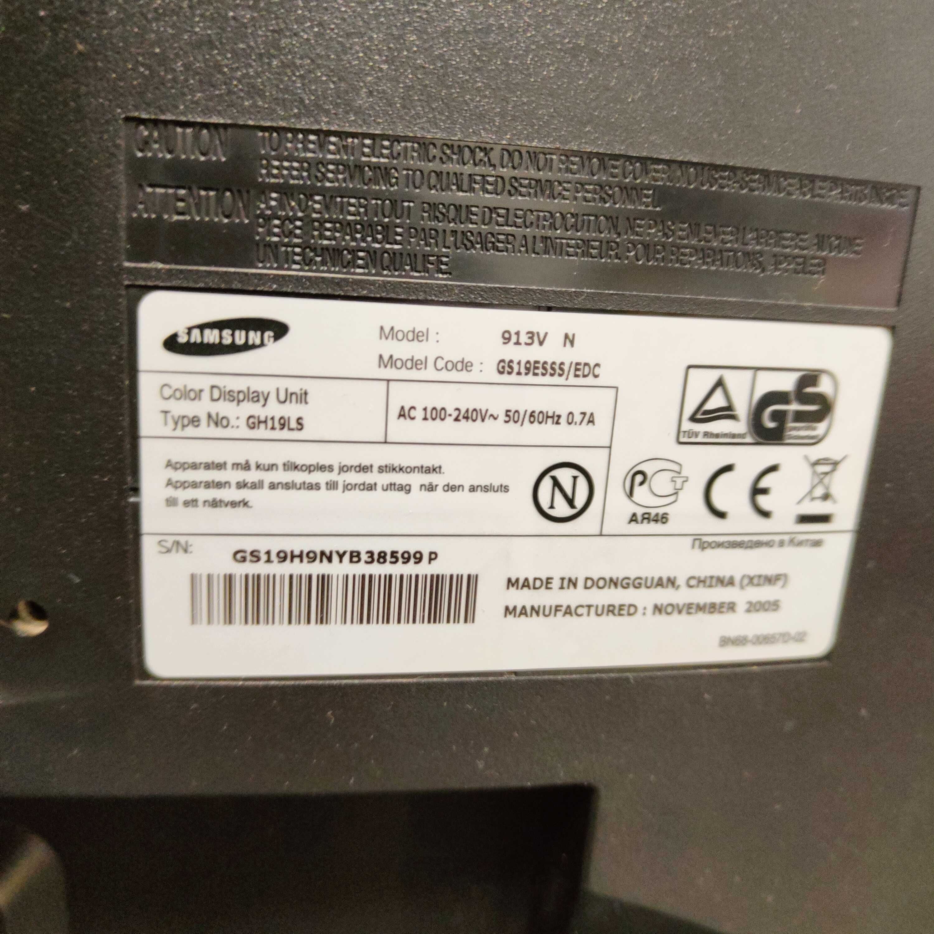 Monitor Samsung SyncMaster 913v - 19 cali