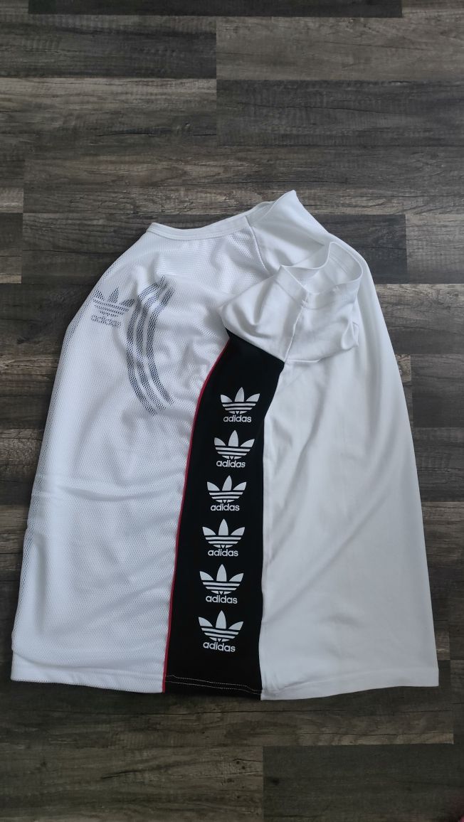 świetna koszulka ADIDAS L/M w idealnym stanie