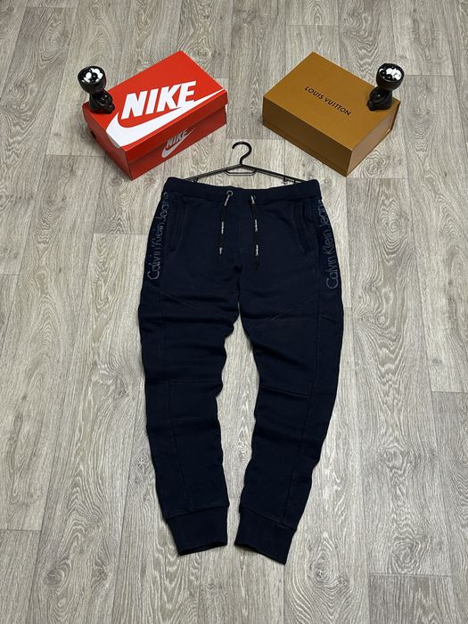 Штаны Calvin Klein на лампасах