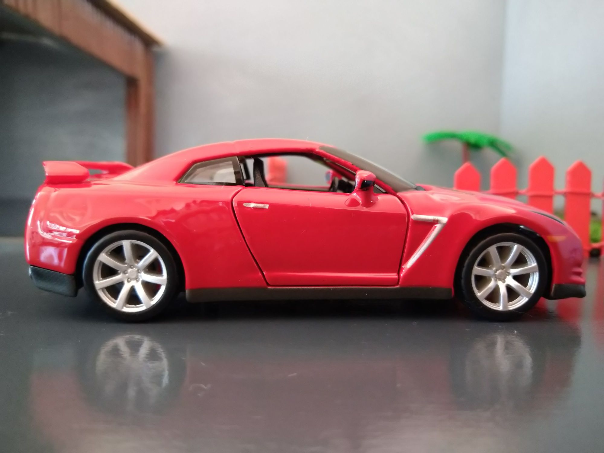 Nissan GT-R - Bburago 1/32