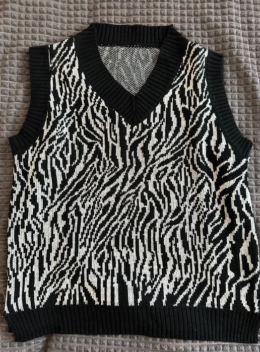 Жилет жіночий вʼязаний