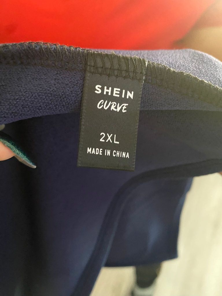 Nowa narzutka marynarka plus size granatową 50 52 w kwiaty