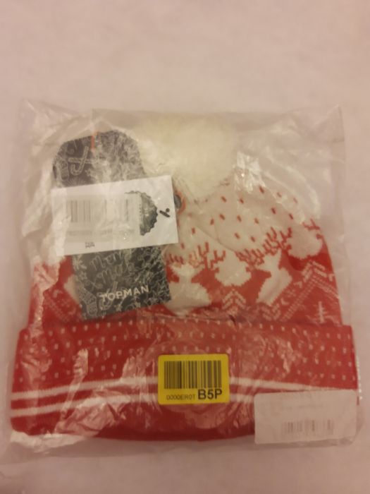 Zimowa czapka z pomponem TOPMAN, red/ offwhite