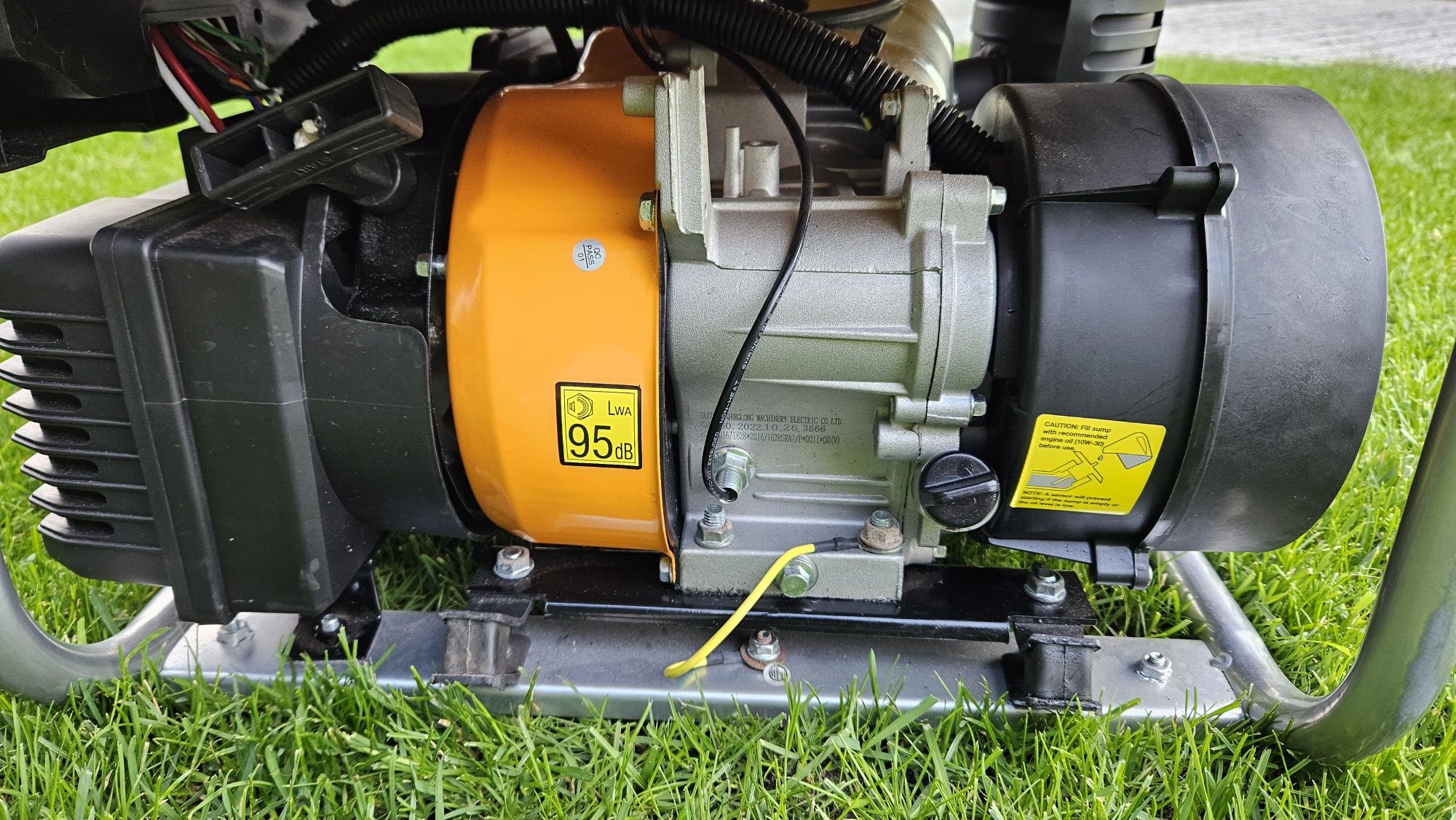 Agregat prądotwórczy IMPAX 1800 W Nowy