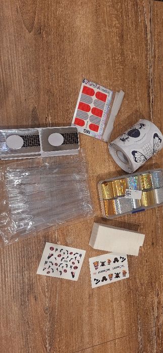 Akcesoria do paznokci naklejki folia formy