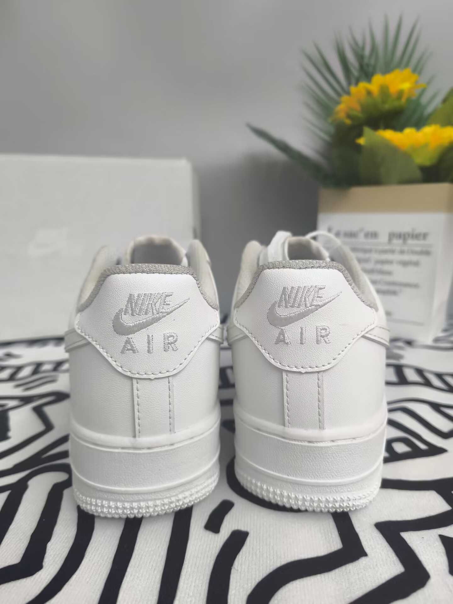 Męskie białe trampki Nike, rozmiar 44