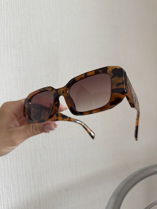 Окуляри Прада Prada в широкій оправі чорні