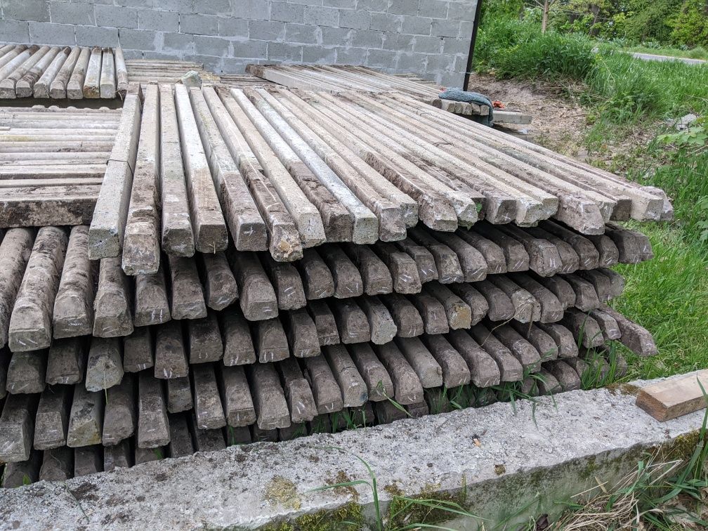 Продам залізо бетонні стовпчики