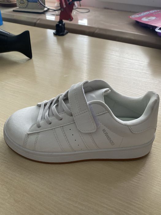 Дитячі кросівки взуття