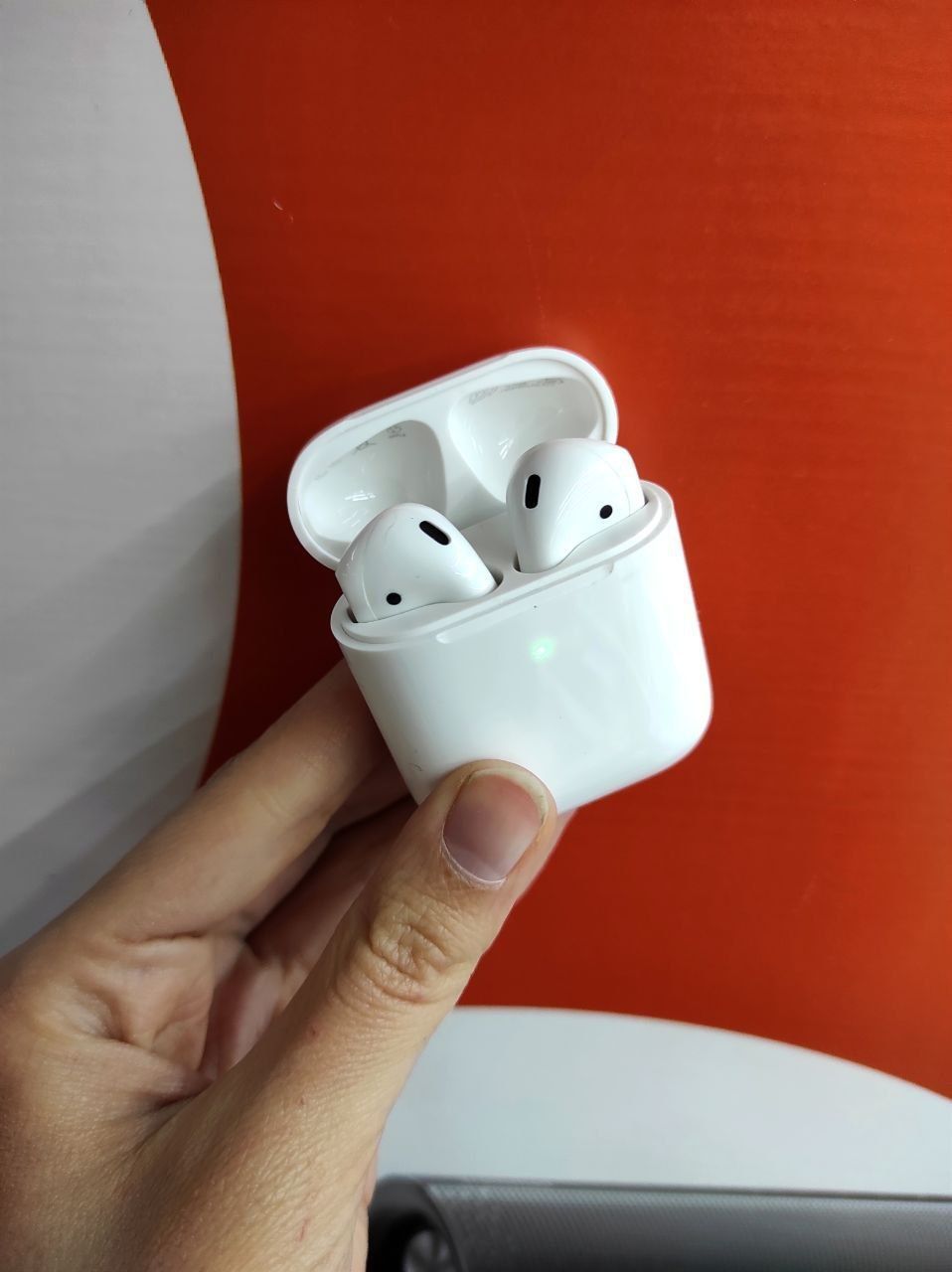 Наушники AirPods