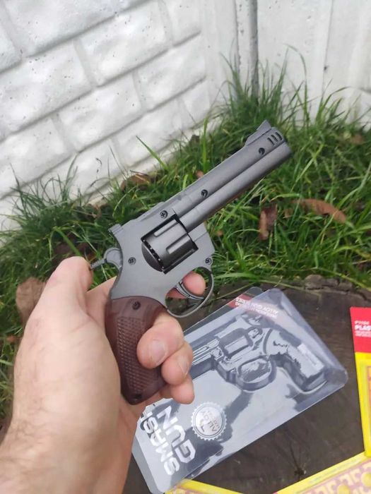 Пістолет револьвер magnum металевий на пістонах + 3 пачки пістонів