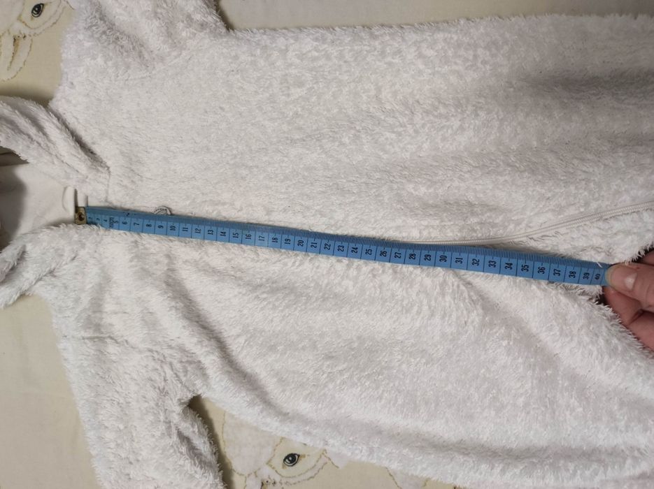 Kombinezon niemowlęcy z H&M w rozmiarze 68