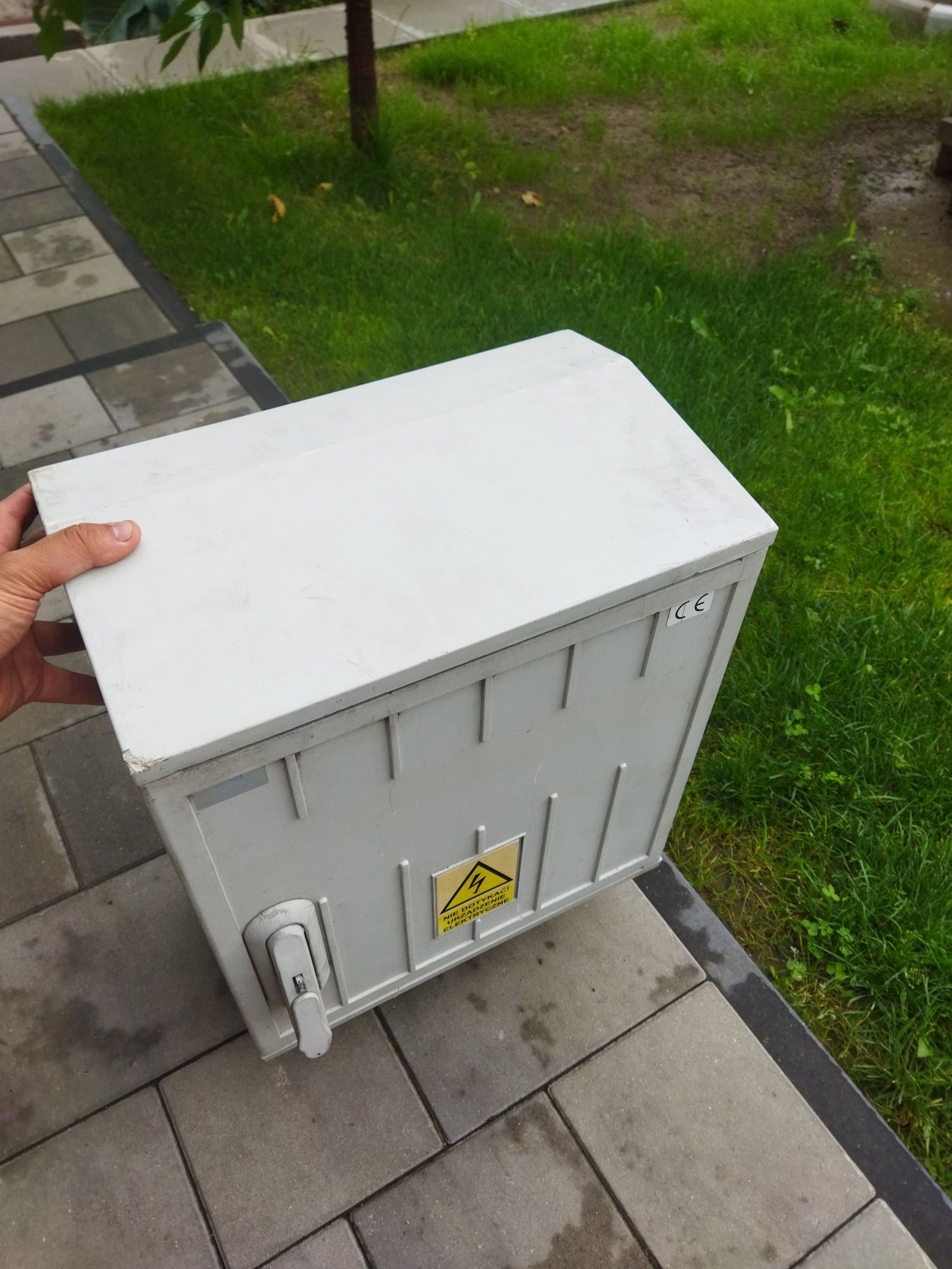 Skrzynka elektryczna zewnętrzna, rodzielnia