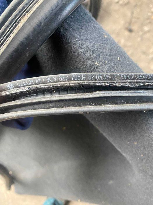 Ущільнювач задньої ляди уплотнитель VW Passat B6 пасат б6 3C9827705A