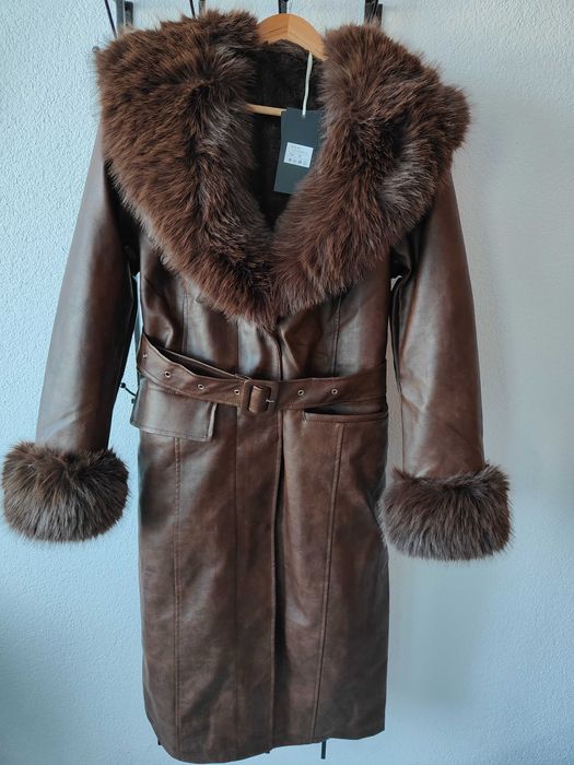 Płaszcz damski z eko skórki CZEKOLADOWY