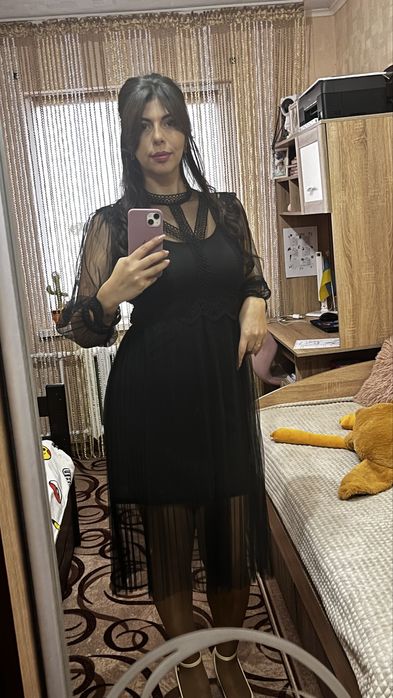 Вечірня сукня, М